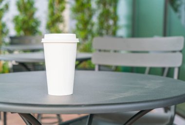 Kahve dükkanında kahve fincanı.