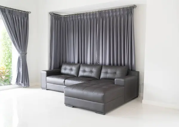 客厅里的现代沙发 — 图库照片