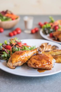 Izgaralar biftek teriyaki soslu tavuk