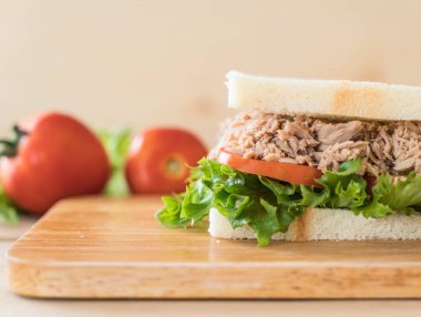 ton balıklı sandviç Wood