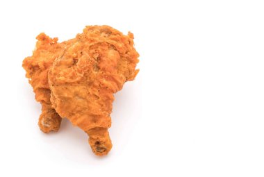 Beyaz arka planda kızarmış tavuk