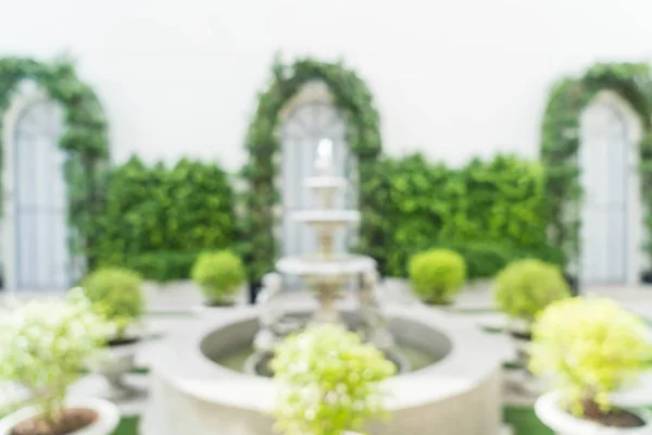 Абстрактне розмите прикраса фонтану в саду — стокове фото