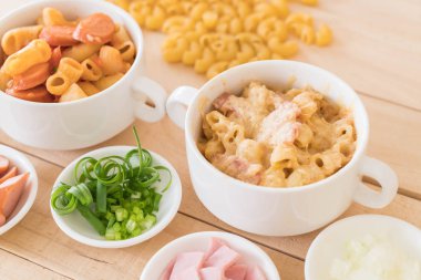 makarna peynir ve jambon