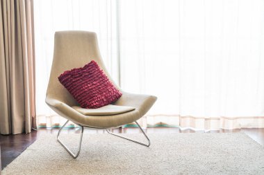 Kanepe oturma Interio dekorasyonda güzel lüks yastık