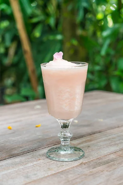 Lichee con batido de rosa —  Fotos de Stock