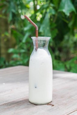 vinilla milkshake ahşap üzerine