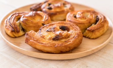 tarçınlı üzümlü rulo