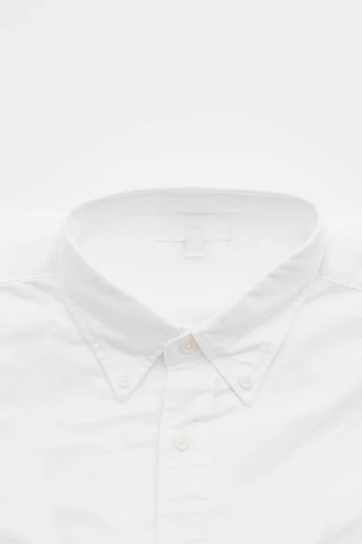 Άσπρο πουκάμισο σε λευκό — Φωτογραφία Αρχείου