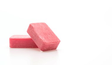 Beyaz arkaplanda pembe sabun