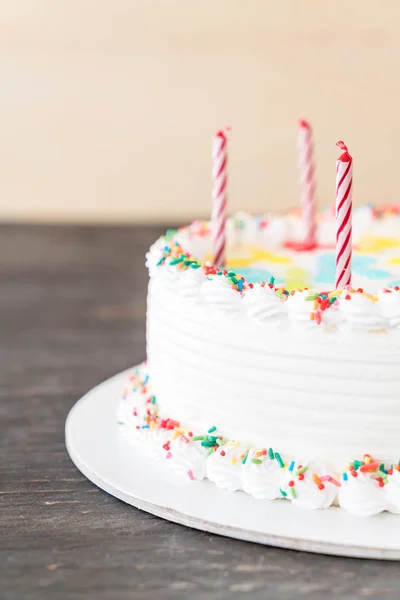 Pastel de cumpleaños feliz —  Fotos de Stock