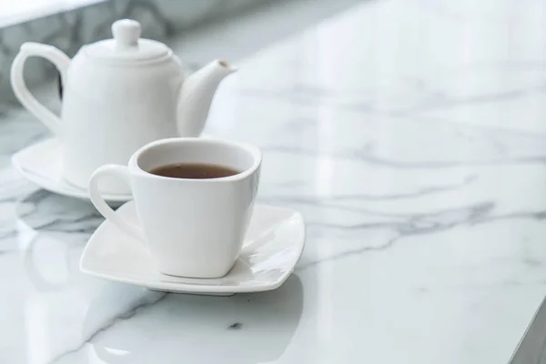 Teetasse auf dem Tisch — Stockfoto