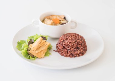 Berry pirinç ve tofu ile dolması lahana çorbası