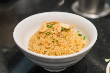 sarımsaklı kızarmış pilav