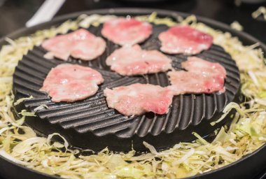 tava ızgara dilimlenmiş domuz eti