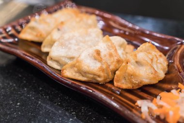 Sosu veya hamur tatlısı 