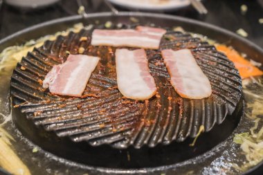 tava ızgara dilimlenmiş domuz eti