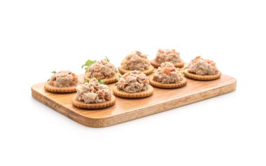 ton balıklı salata kraker ile