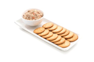 ton balıklı salata kraker ile