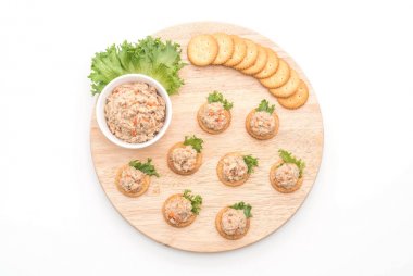 ton balıklı salata kraker ile