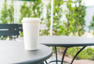 Kahve dükkanında kahve fincanı.