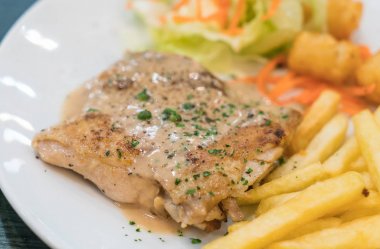 tavuk biftek ve biber sosu