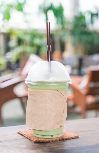 牛奶绿茶冰沙 — 图库照片