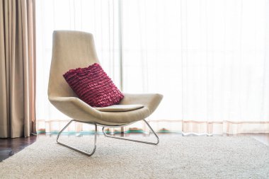 Kanepe oturma Interio dekorasyonda güzel lüks yastık