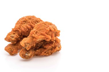 Beyaz arka planda kızarmış tavuk