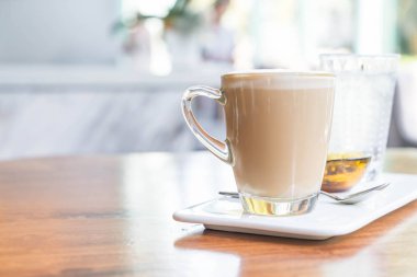 Sıcak latte kahve fincanı