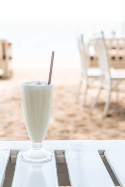 vanilyalı milkshake güler yüzlü