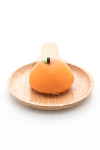 Апельсиновый торт на тарелке — стоковое фото