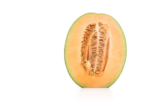 Cantaloupemelon på vit — Stockfoto