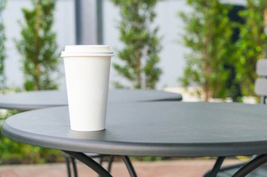 Kahve dükkanında kahve fincanı.