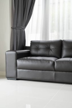  Modern kanepe oturma odasında.