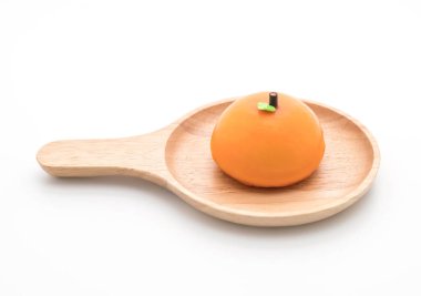 plaka üzerinde turuncu kek