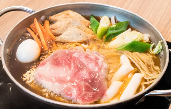 Tokpokki-전통 한국 음식, 뜨거운 남 비 스타일. — 스톡 사진