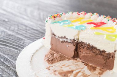 iyi ki doğdun dondurmalı pasta 