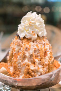 süt çay buz jöle ile tıraş ve krem şanti