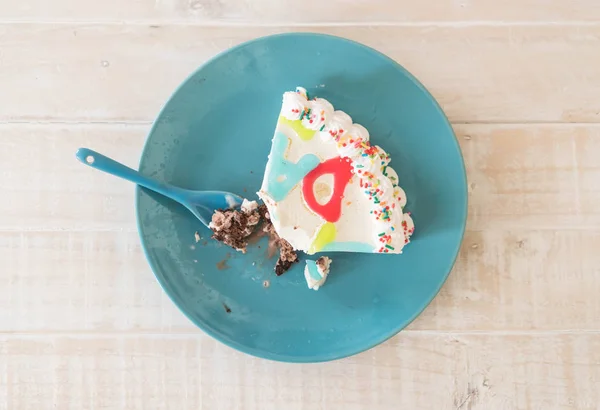 С днем рождения торт с мороженым — стоковое фото
