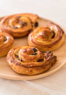 tarçınlı üzümlü rulo