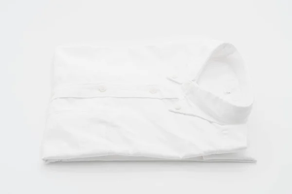 Άσπρο πουκάμισο σε λευκό — Φωτογραφία Αρχείου