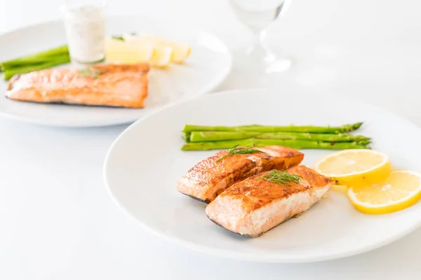 Filete de salmón a la parrilla — Foto de Stock