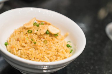 sarımsaklı kızarmış pilav