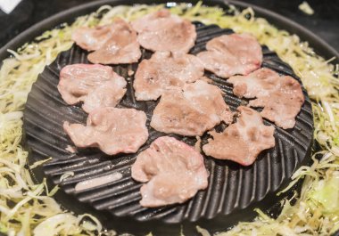 tava ızgara dilimlenmiş domuz eti