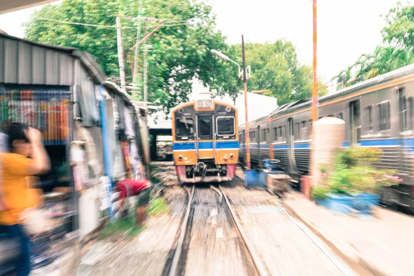 Абстрактный размытый поезд — стоковое фото