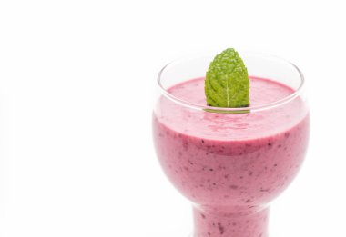 karışık meyveli yoğurt smoothies ile