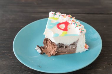 iyi ki doğdun dondurmalı pasta 