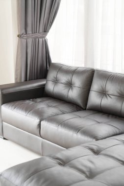  Modern kanepe oturma odasında.