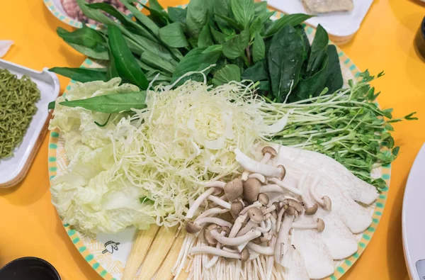 sebze Sukiyaki için ayarla