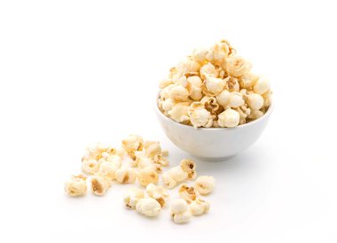 beyaz üzerine karamelli patlamış mısır